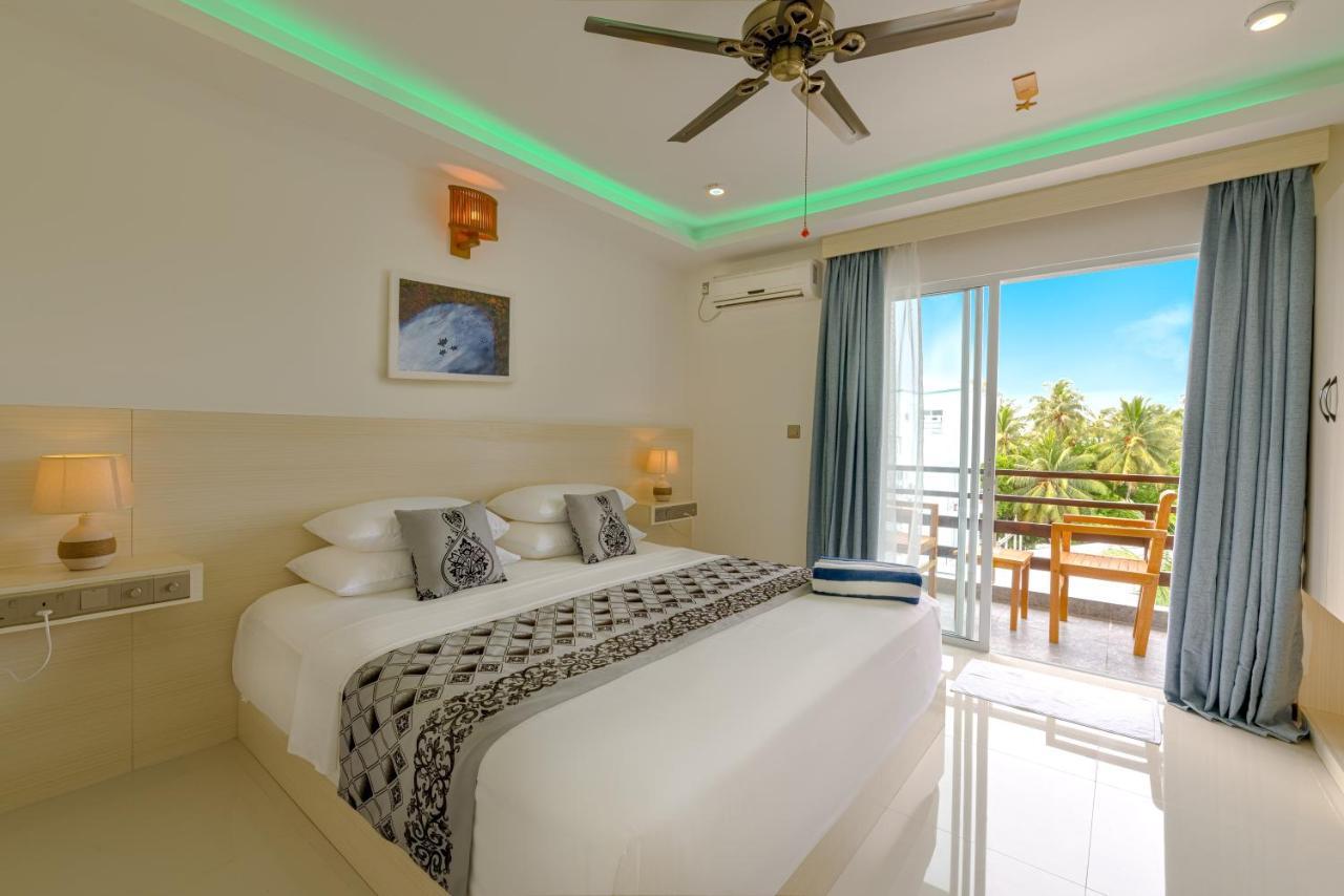 Grand Beach Dhigurah Dhigurah  Exterior photo